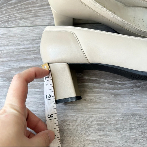 Vintage Natural Sport Ivory Leather Two Tunes Square Toe Pumps Made in Canada - Picture 14 of 14